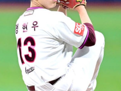 정현우 두 번째 등판에서 패전 위기 프로야구 데뷔전에 불안한 모습