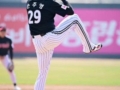 LG vs 키움 경기에서 1위 vs 8위 충돌