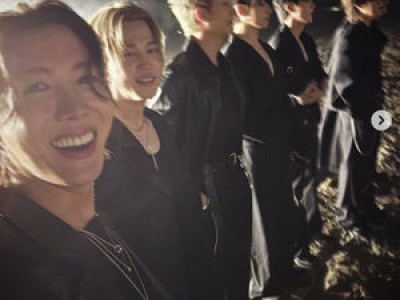 제이홉 컴백 앞두고 연습실 사진 공개하며 기대감 높여