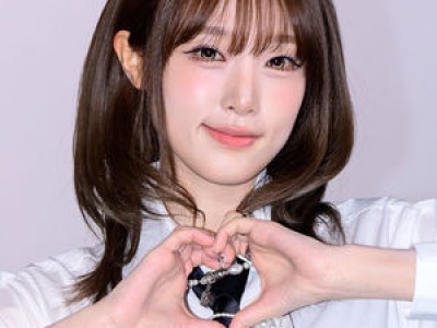최예나 일본 신곡으로 러블리한 매력 발산