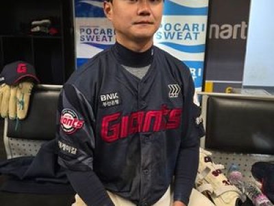 손호영 연장전 끝에 승리 롯데 팬들 환호
