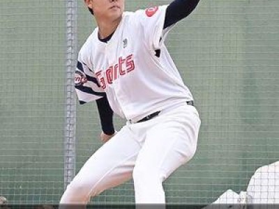 롯데 쿄야마 50구 던지며 김태형 감독 미소