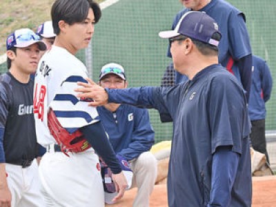 롯데 스프링캠프에 나타난 인기 있는 외국인 선수